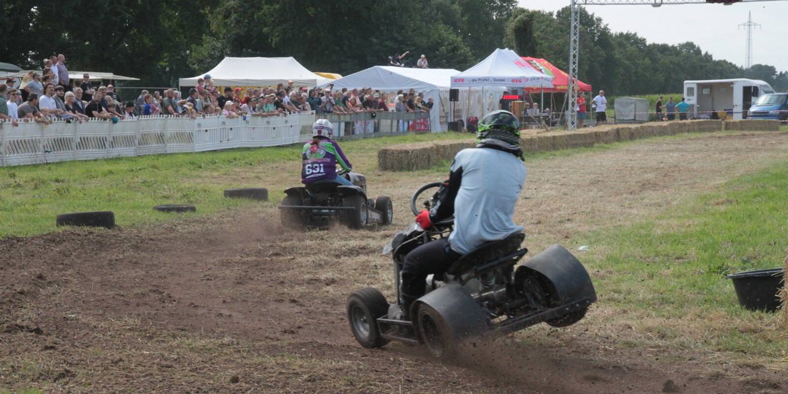 Inoffizielle Deutsche Meisterschaft im Rasenmäher-Traktorrennen